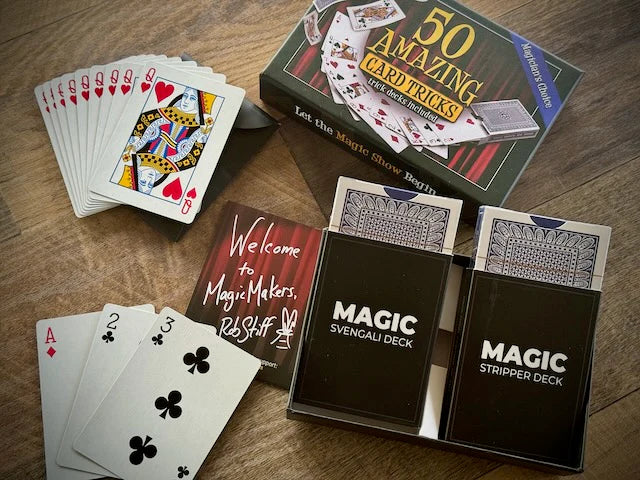 50 Amazing Card Tricks Kit Deluxe Edition